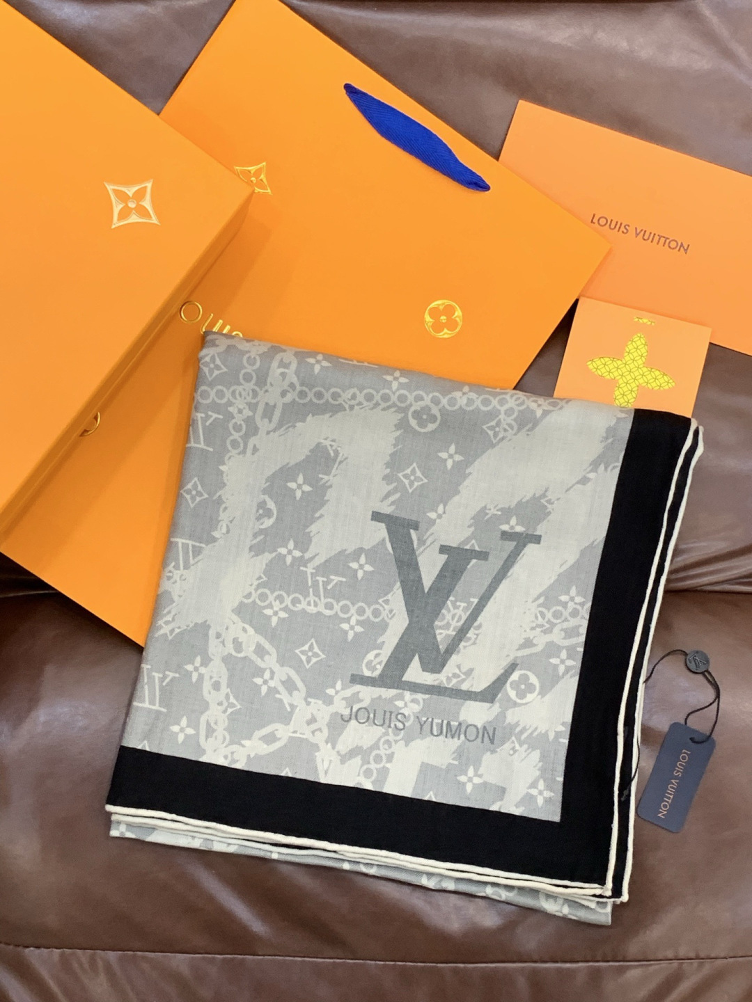 LV x TM 140披肩【140顶级丝绒双面同色披肩】本款LVxTMMonogram Multicol