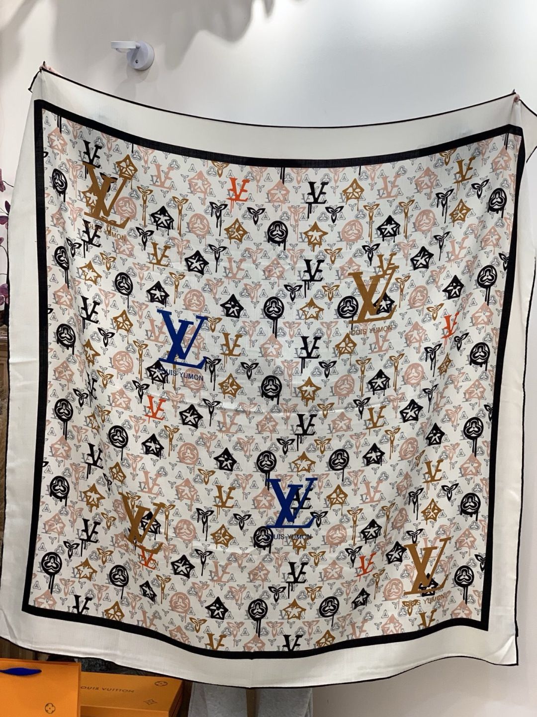 LV x TM 140披肩【140顶级丝绒双面同色披肩】本款LVxTMMonogram Multicol