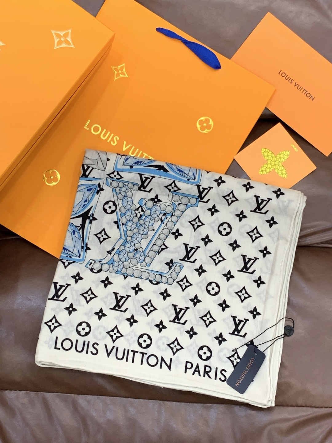 LV x TM 140披肩【140顶级丝绒双面同色披肩】本款LVxTMMonogram Multicol