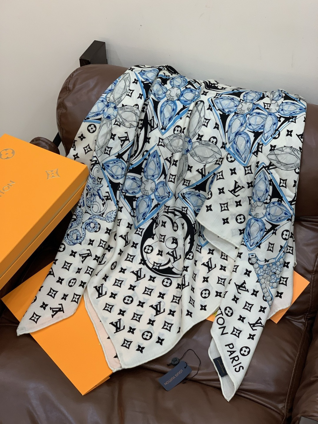 LV x TM 140披肩【140顶级丝绒双面同色披肩】本款LVxTMMonogram Multicol