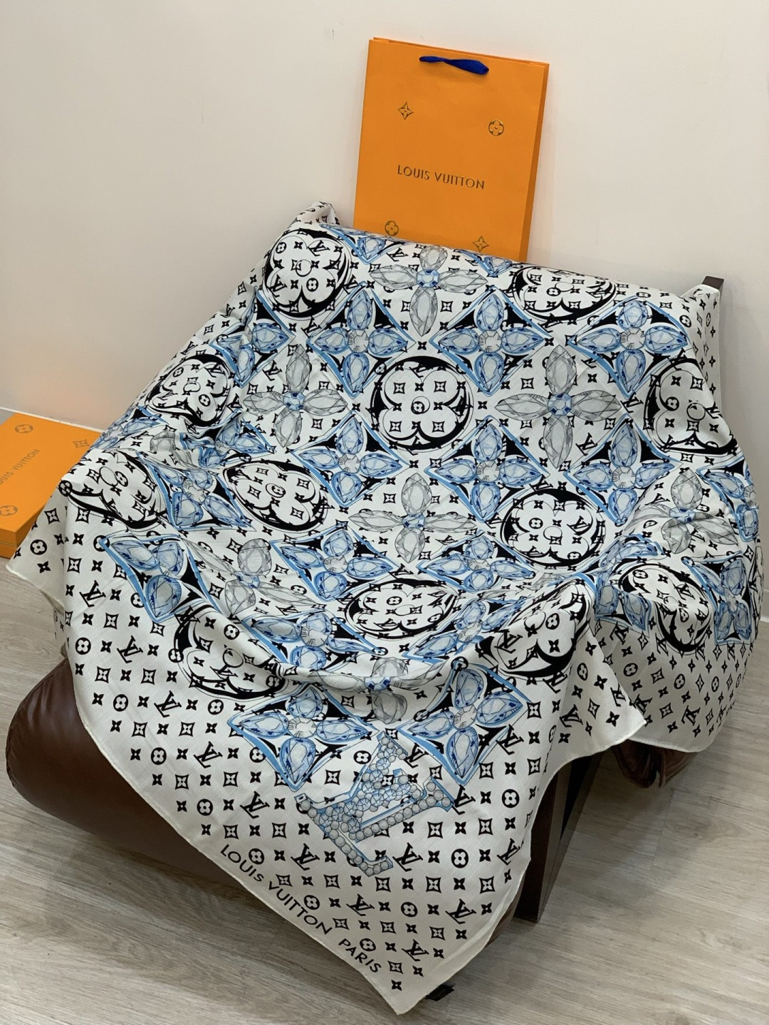 LV x TM 140披肩【140顶级丝绒双面同色披肩】本款LVxTMMonogram Multicol