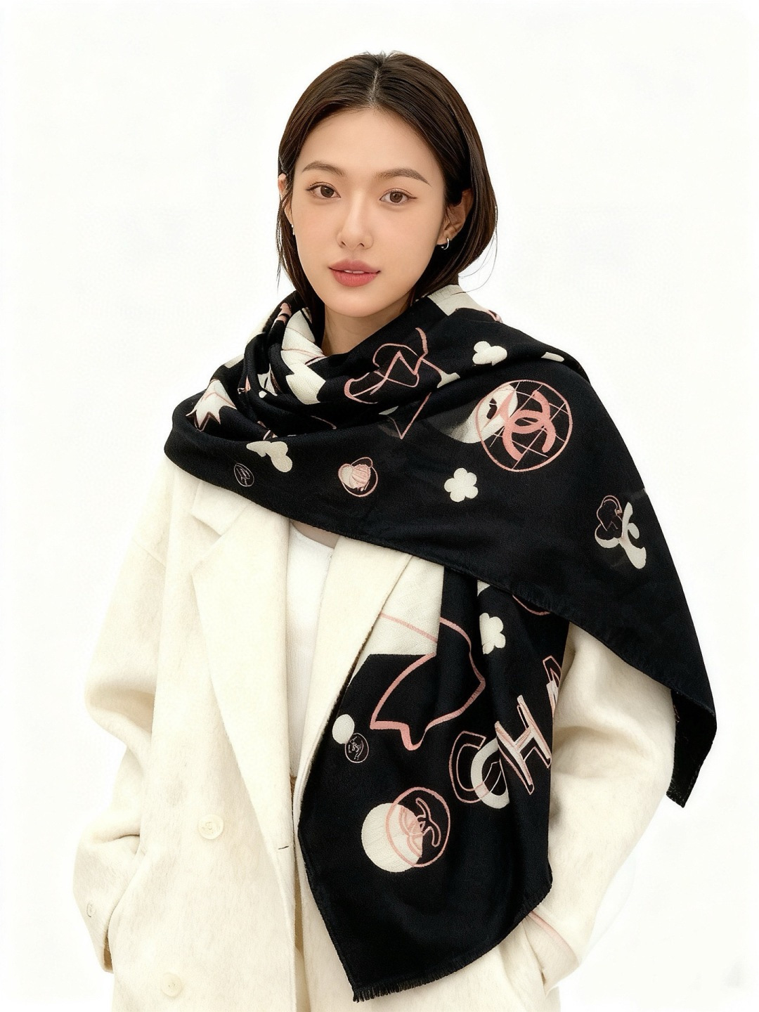 上新❤️【Chanel】 经典茶花优雅Coco风，Chanel最新菱格丝绒大方巾~气质到骨子里，香奶奶新