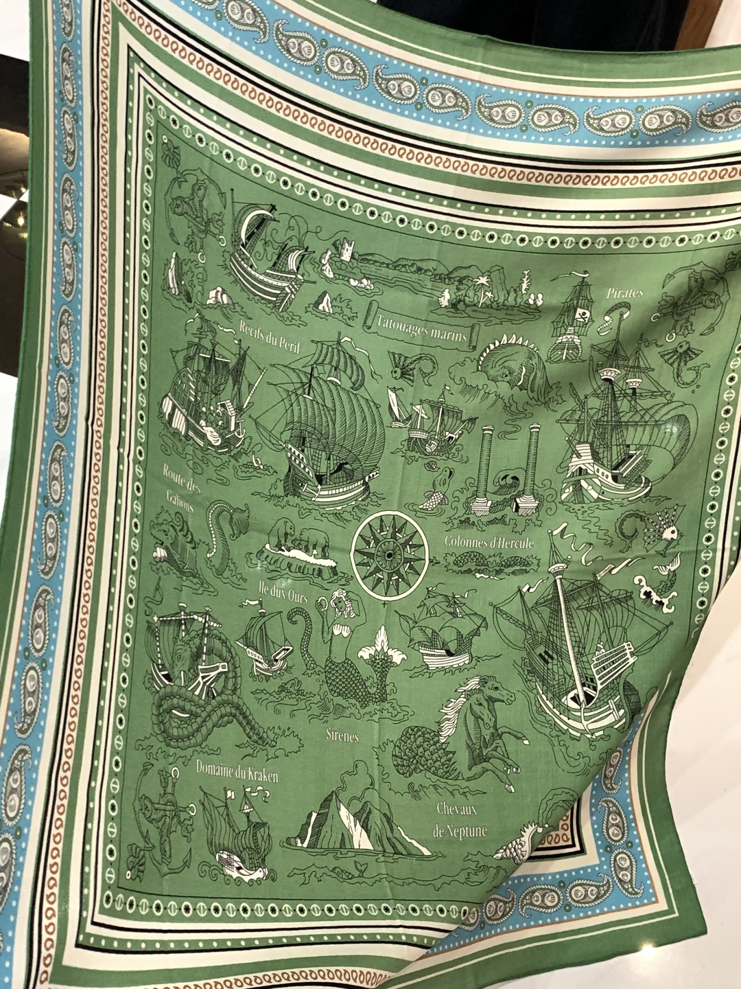 羊绒新款🆕👏👏买了都说好看‼️推荐💕爱马仕双面同色羊绒方巾【水手纹身双面同色140】，顶级工艺超值‼️爱