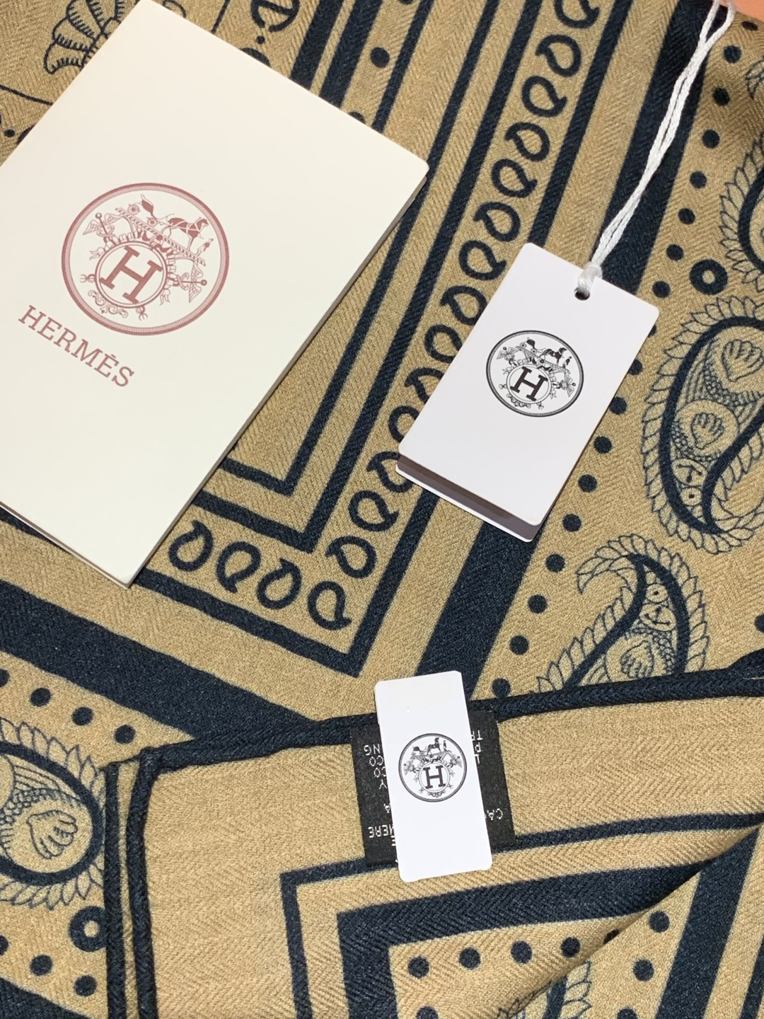 羊绒新款🆕👏👏买了都说好看‼️推荐💕爱马仕双面同色羊绒方巾【水手纹身双面同色140】，顶级工艺超值‼️爱