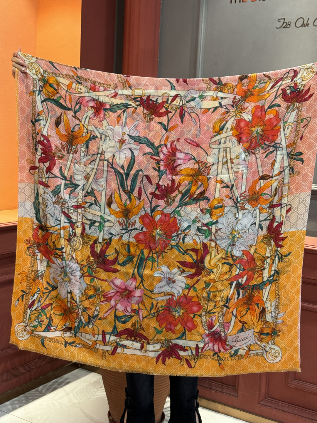 Gucci花卉羊绒围巾~超级抬气色！高级女人味！】羊绒围巾也能这么美！！！Gucci这款双面花卉羊绒围巾