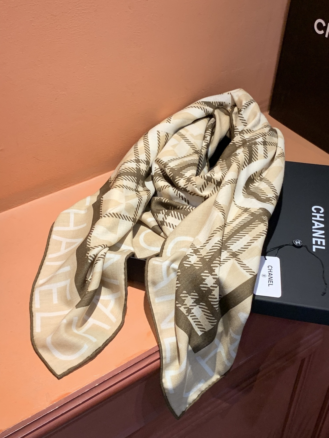 2025秋冬高级成衣系列～Chanel 【140双面同色丝绒披肩】此系列谱写一曲自由轻灵的赞歌本系列作品