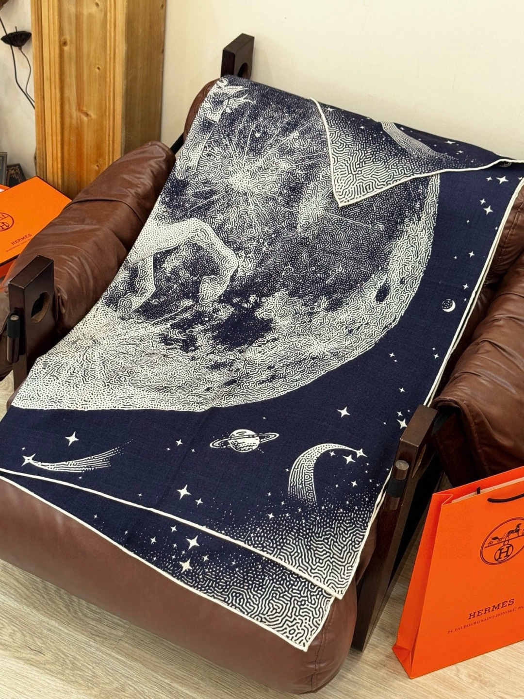 HERMES爱马仕新款|月光飞马Clair de Lune羊绒和真丝披肩，手工卷边(70%羊绒，30%真