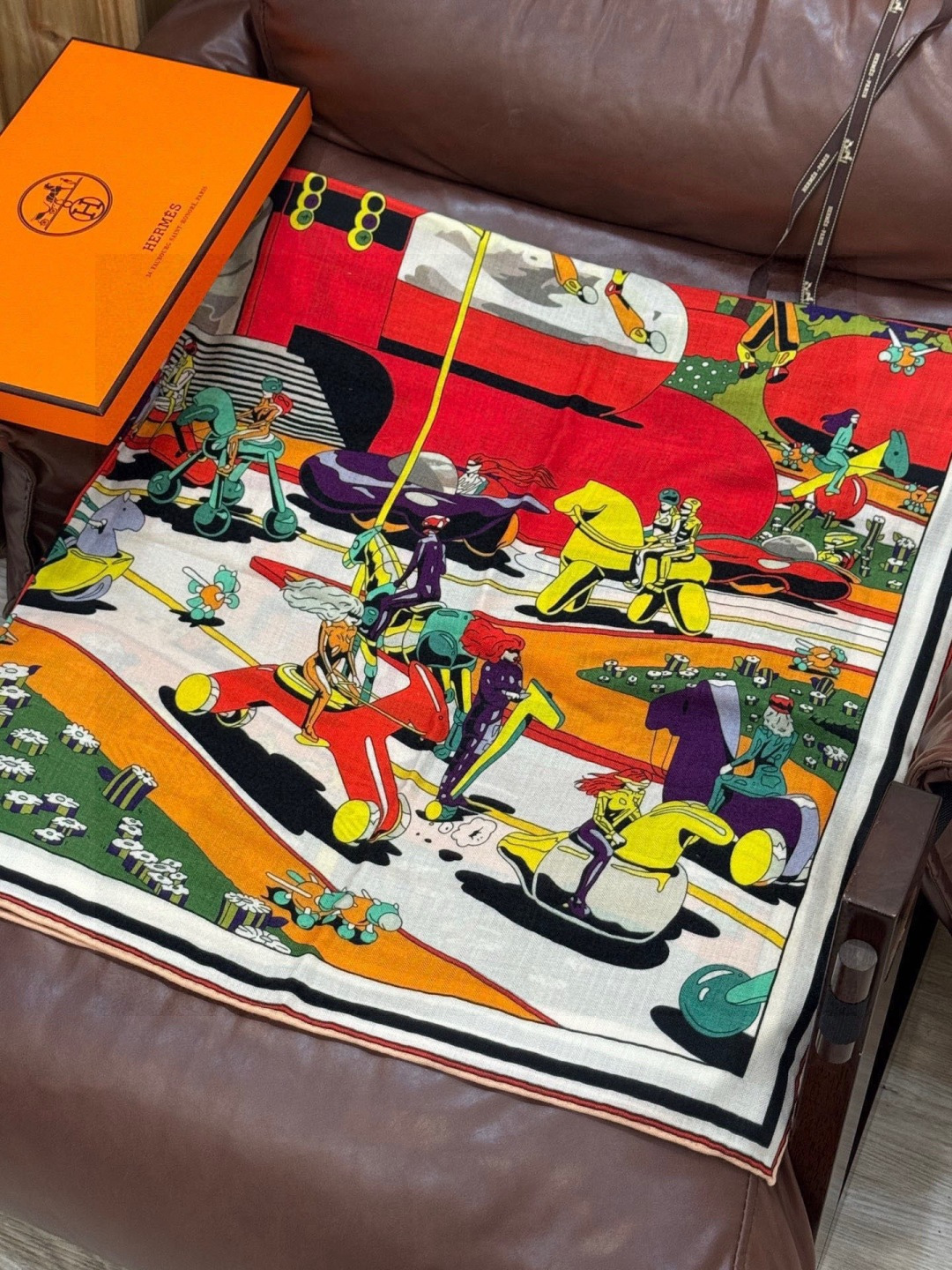 H，目前最热门的 “超现实爱马仕枢纽” 风靡全宇宙，听名字就充斥着未来空间♥️艺术品一样的存在，会绝版的