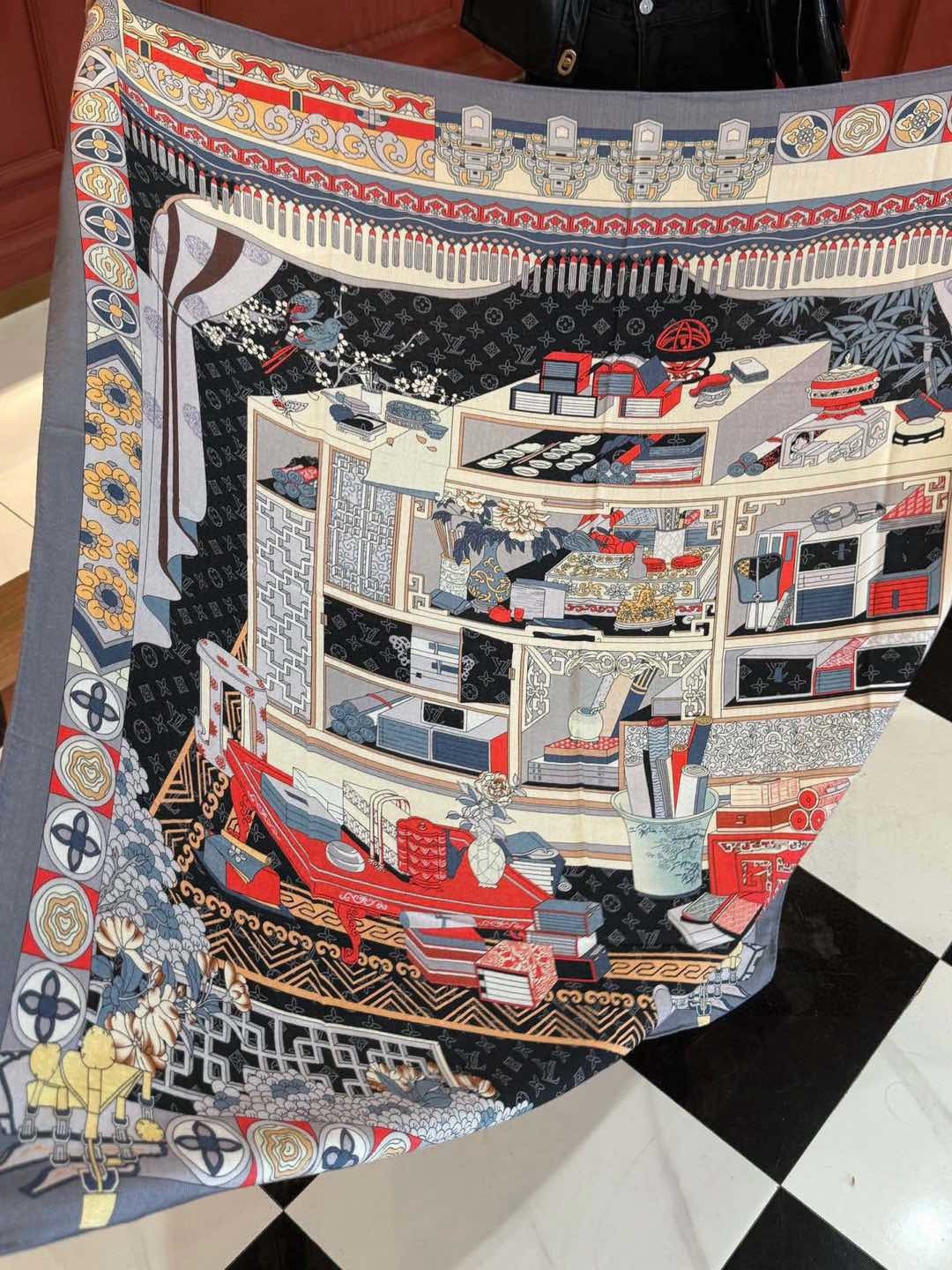 羊绒方巾😍真心赞👍本款Malles Merveilleuses驴家羊绒方巾，以满溢艺术气息的设计诠释19