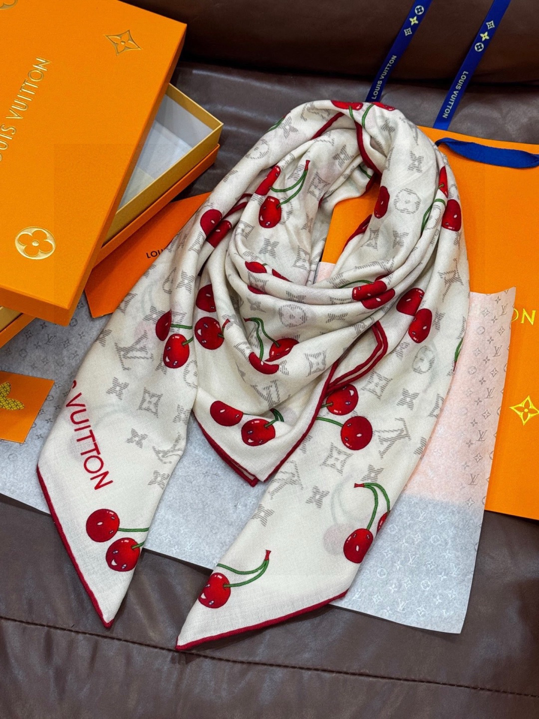 LV X TM MONOGRAMCERISE 140丝绒方巾【140双面丝绒同色】LV × TM Mon