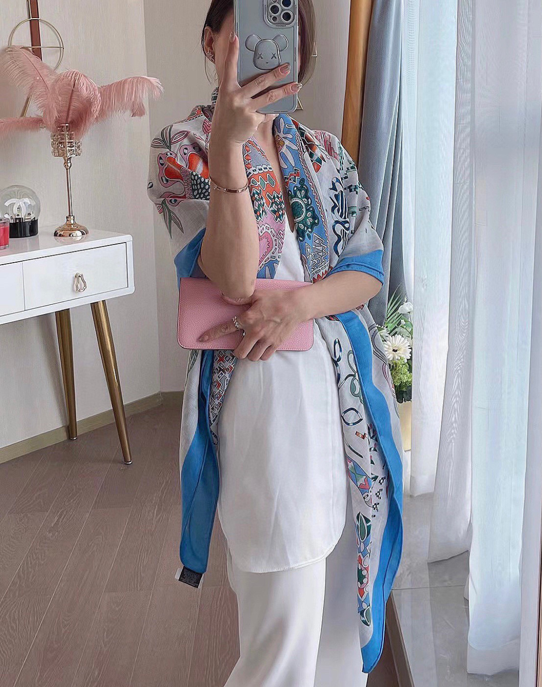 爱马仕～秋冬搭配利器❗️顶级双面同色 版真丝羊绒披肩！！1条等于2条】点睛精彩，图案和配色都超级喜欢，又