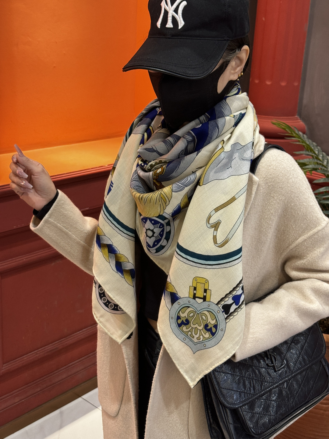 【双面同色】原单爱马仕140cm丝绒方巾💕 甜蜜的鞍具，装饰家芳登和佩西耶设计的一款餐盘增添骑士般的浪漫