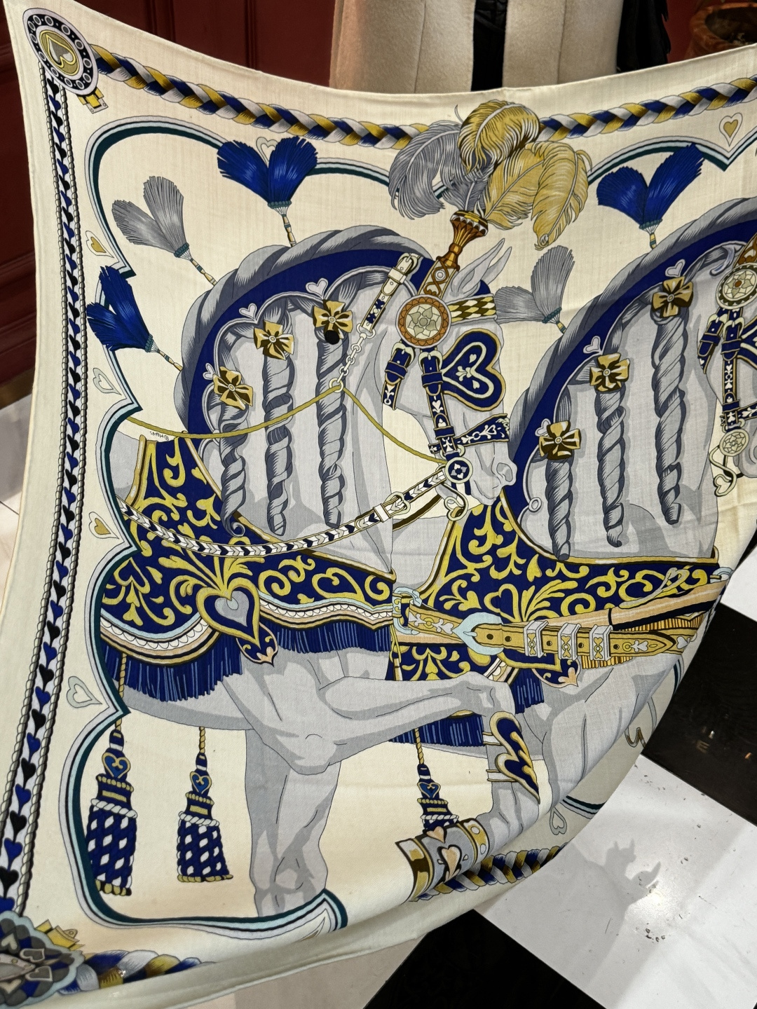 【双面同色】原单爱马仕140cm丝绒方巾💕 甜蜜的鞍具，装饰家芳登和佩西耶设计的一款餐盘增添骑士般的浪漫