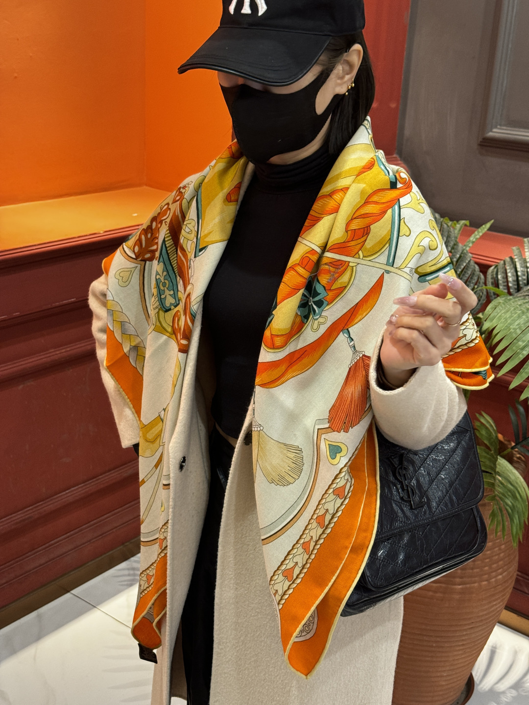 【双面同色】原单爱马仕140cm丝绒方巾💕 甜蜜的鞍具，装饰家芳登和佩西耶设计的一款餐盘增添骑士般的浪漫