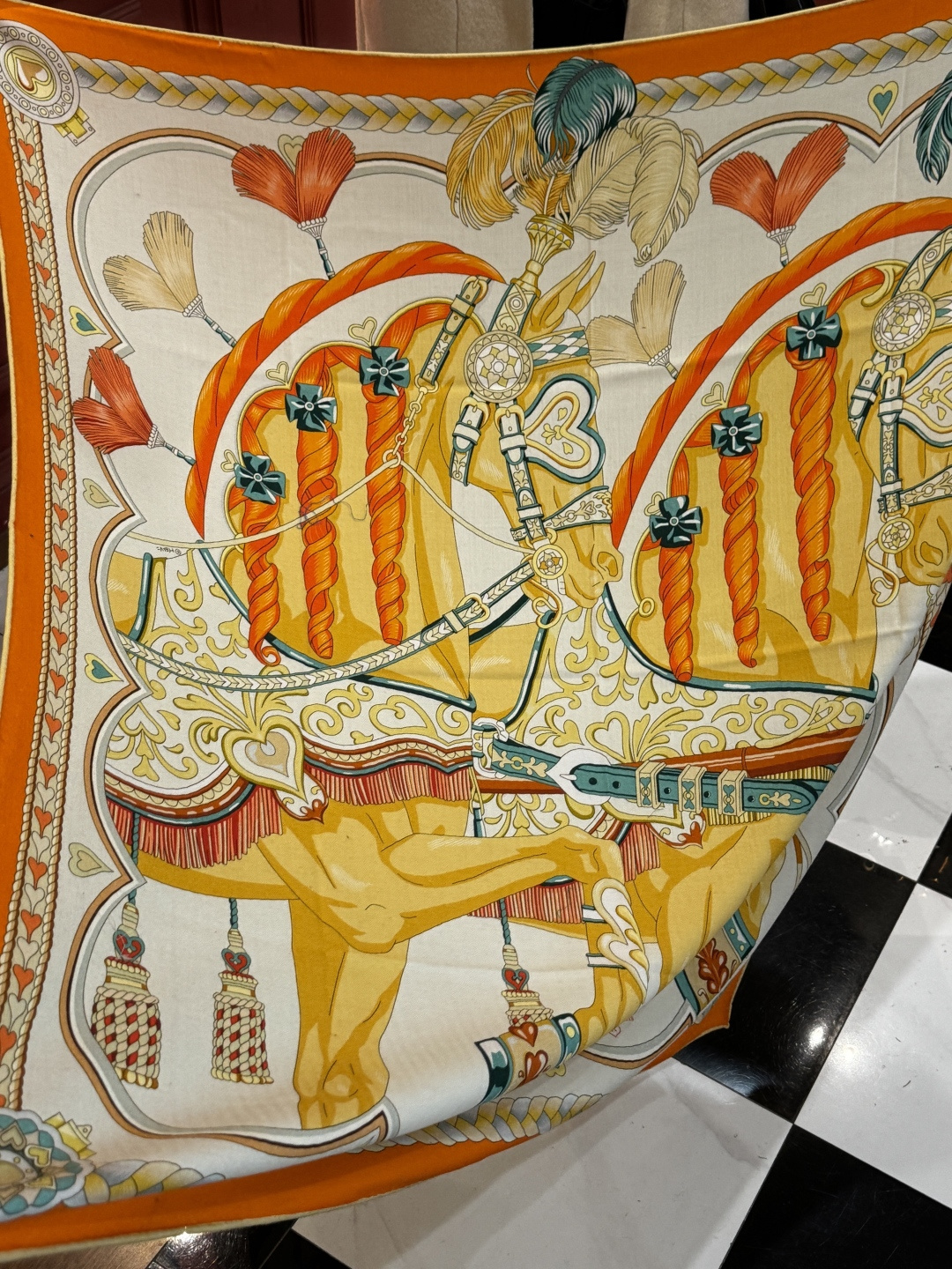 【双面同色】原单爱马仕140cm丝绒方巾💕 甜蜜的鞍具，装饰家芳登和佩西耶设计的一款餐盘增添骑士般的浪漫