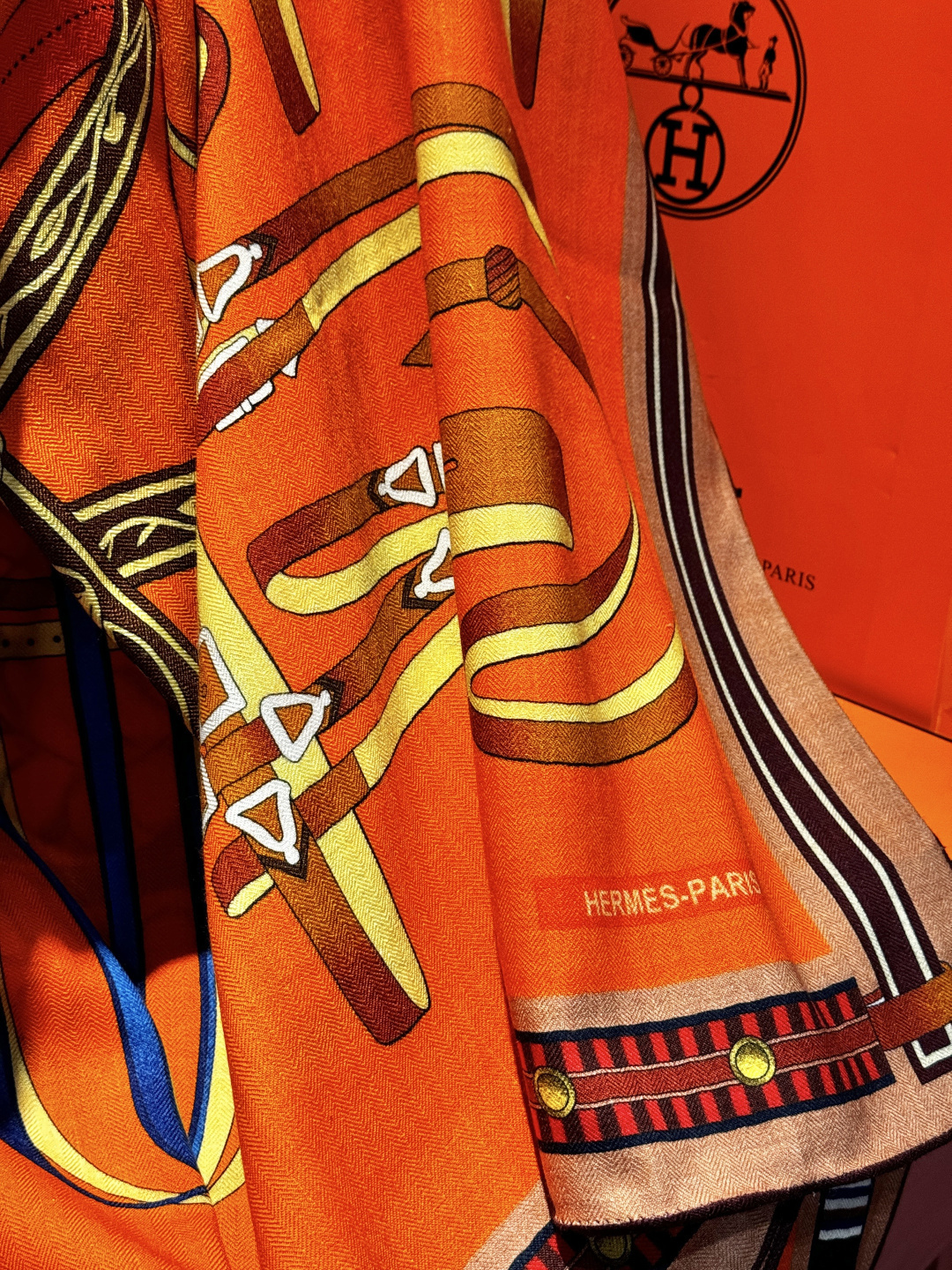 ❄️【双面同色】原单爱马仕140cm丝绒方巾💕 《马术密匙》，十九世纪的商品图录汇集了手工匠们的系列产品