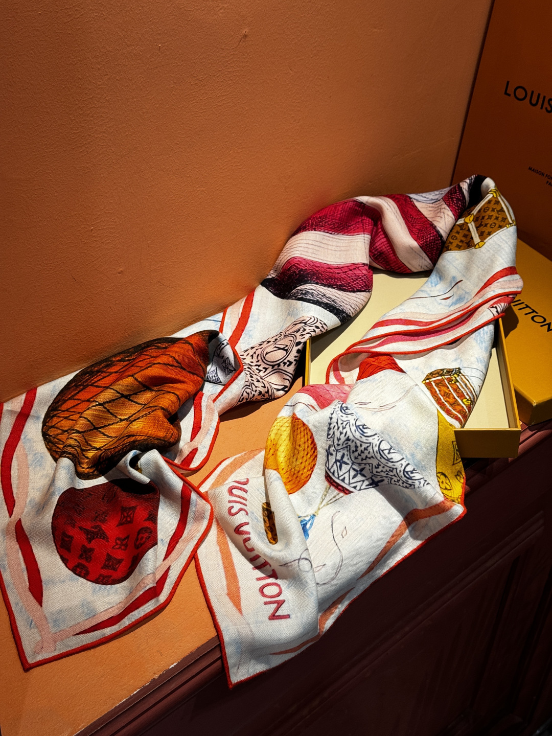 ❄【双面同色】原单Lv140cm丝绒方巾，《热气球》，本款方巾全新加入 U价🉐️ and Away 系列