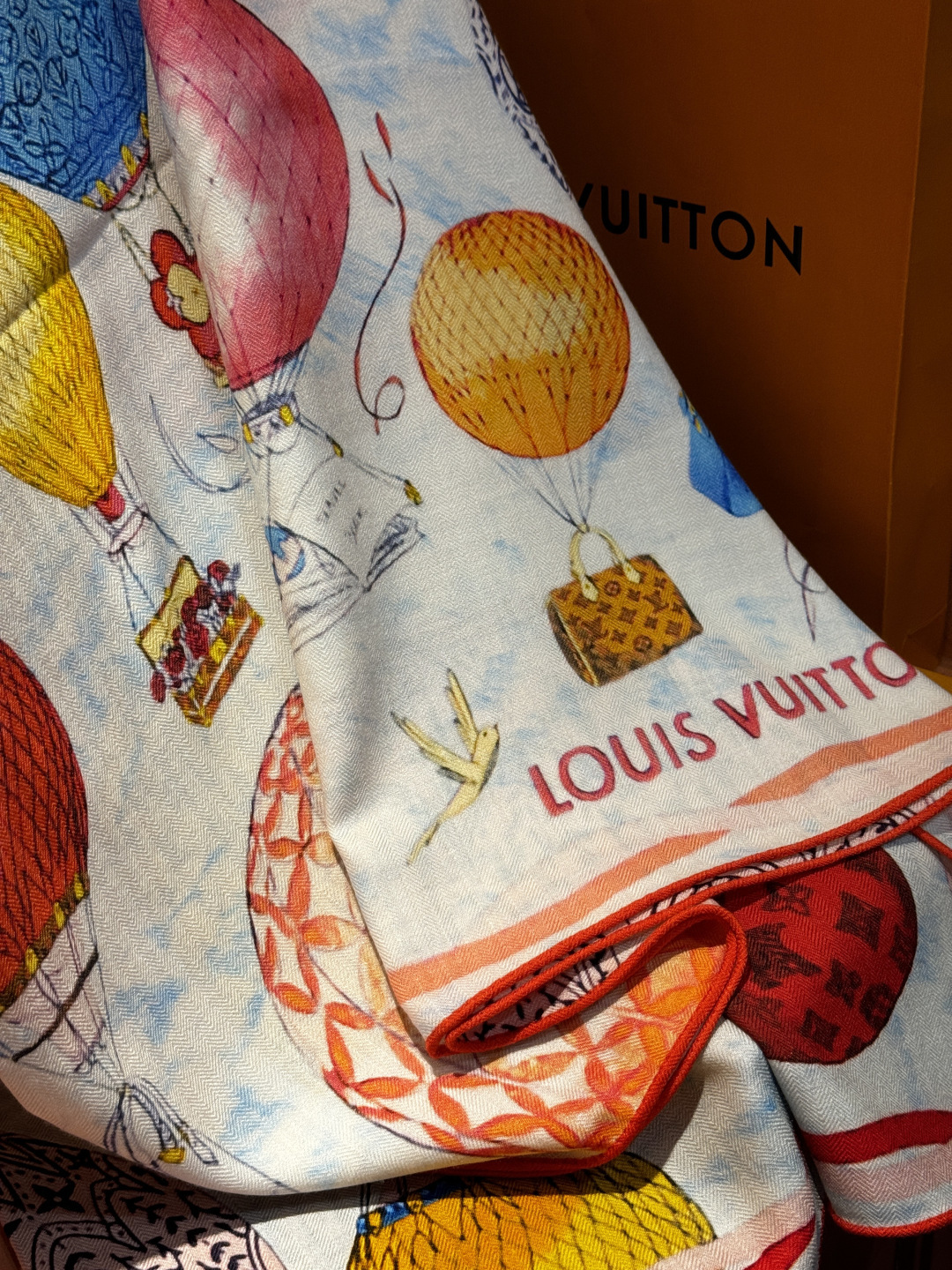 ❄【双面同色】原单Lv140cm丝绒方巾，《热气球》，本款方巾全新加入 U价🉐️ and Away 系列
