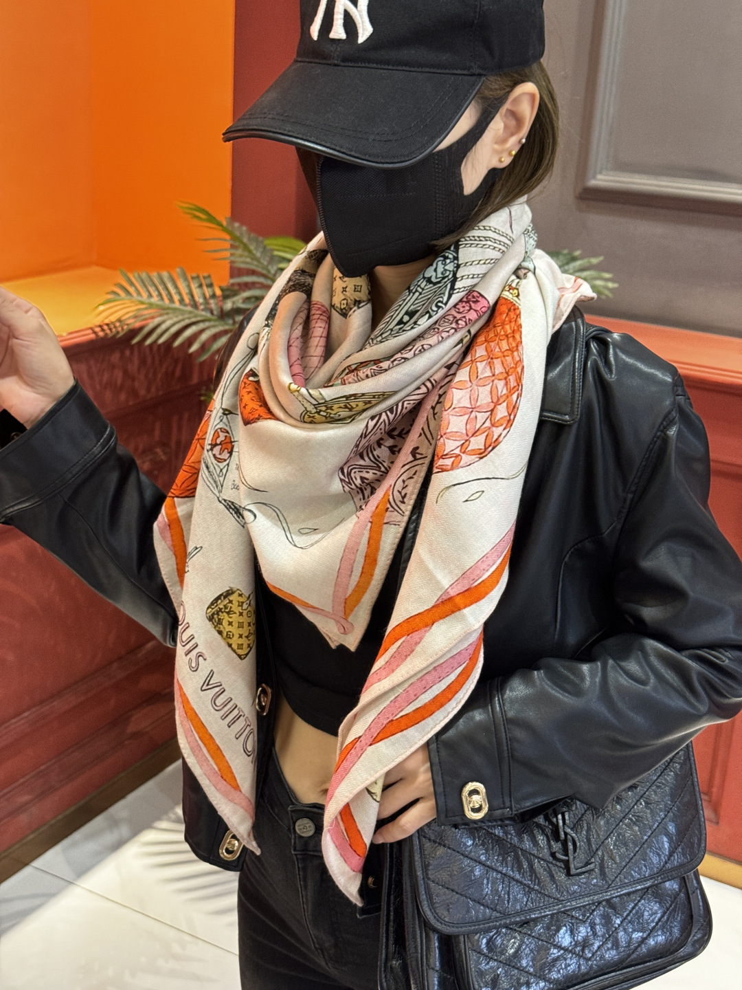 ❄【双面同色】原单Lv140cm丝绒方巾，《热气球》，本款方巾全新加入 U价🉐️ and Away 系列
