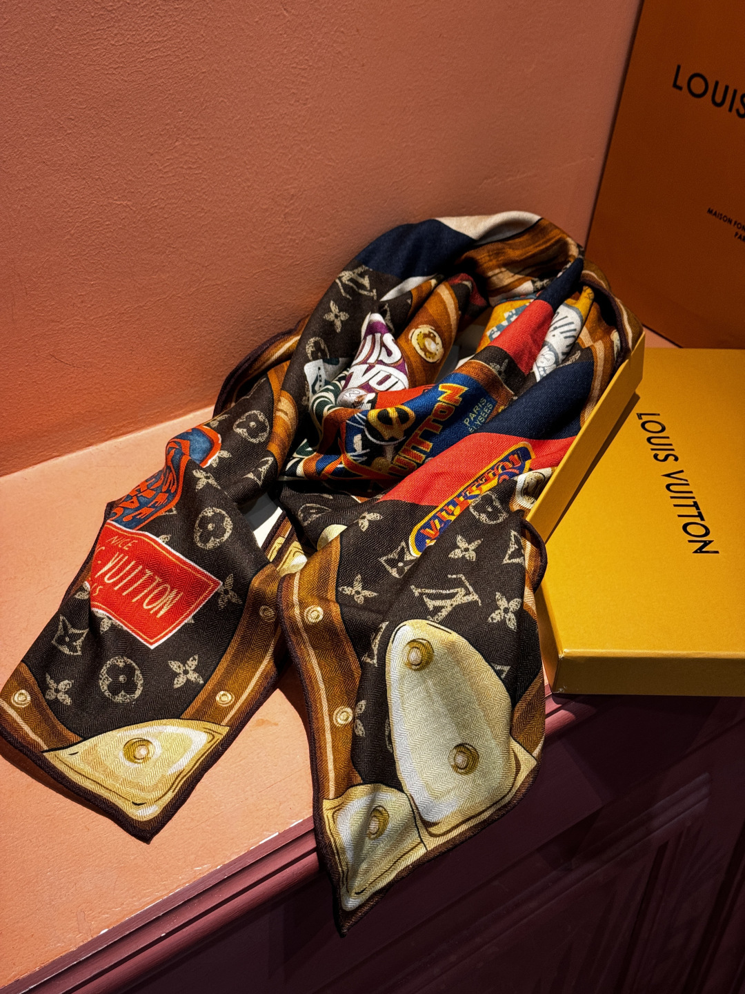 【LV】上新❤️ 路易威登 一款值得品细节的高货抠细节，从一个小块的配色去打败市场货140方巾 二个配色