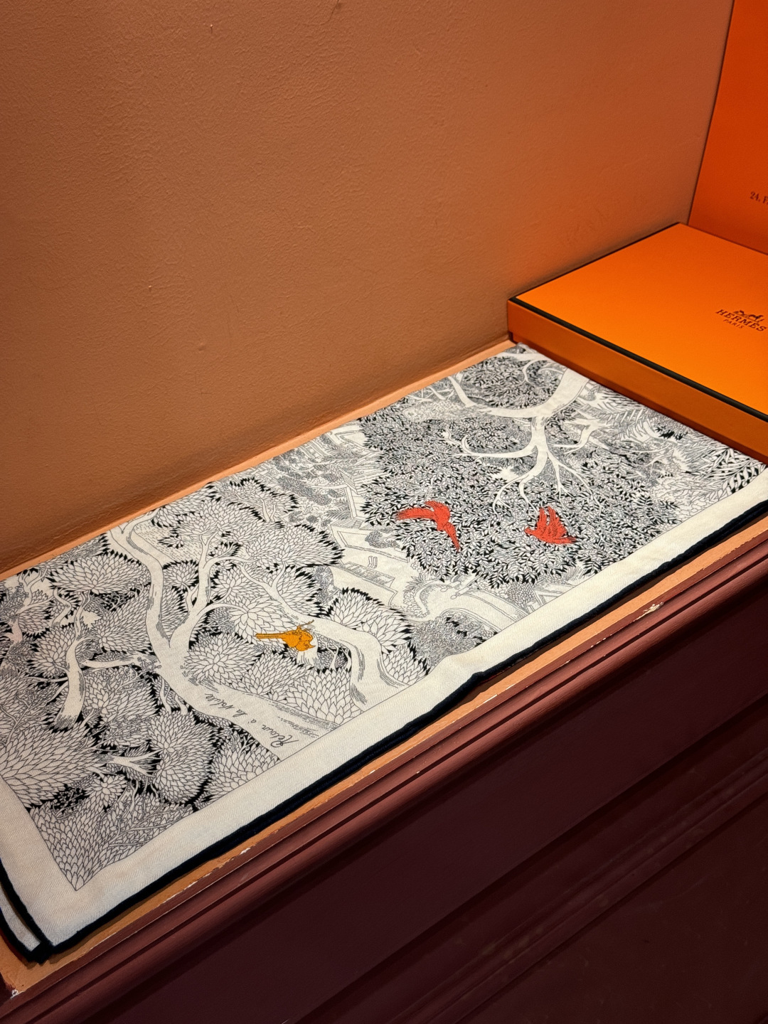 爱马仕～秋冬搭配利器❗️顶级双面同色 版真丝羊绒披肩！！1条等于2条】点睛精彩，图案和配色都超级喜欢，又