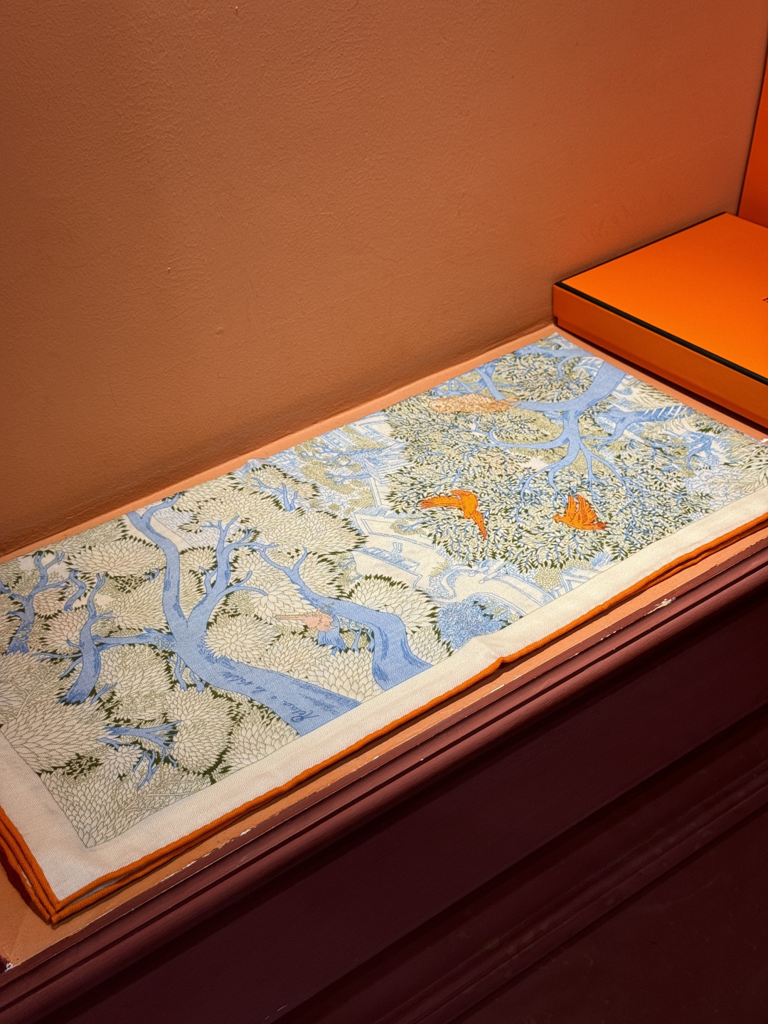 爱马仕～秋冬搭配利器❗️顶级双面同色 版真丝羊绒披肩！！1条等于2条】点睛精彩，图案和配色都超级喜欢，又