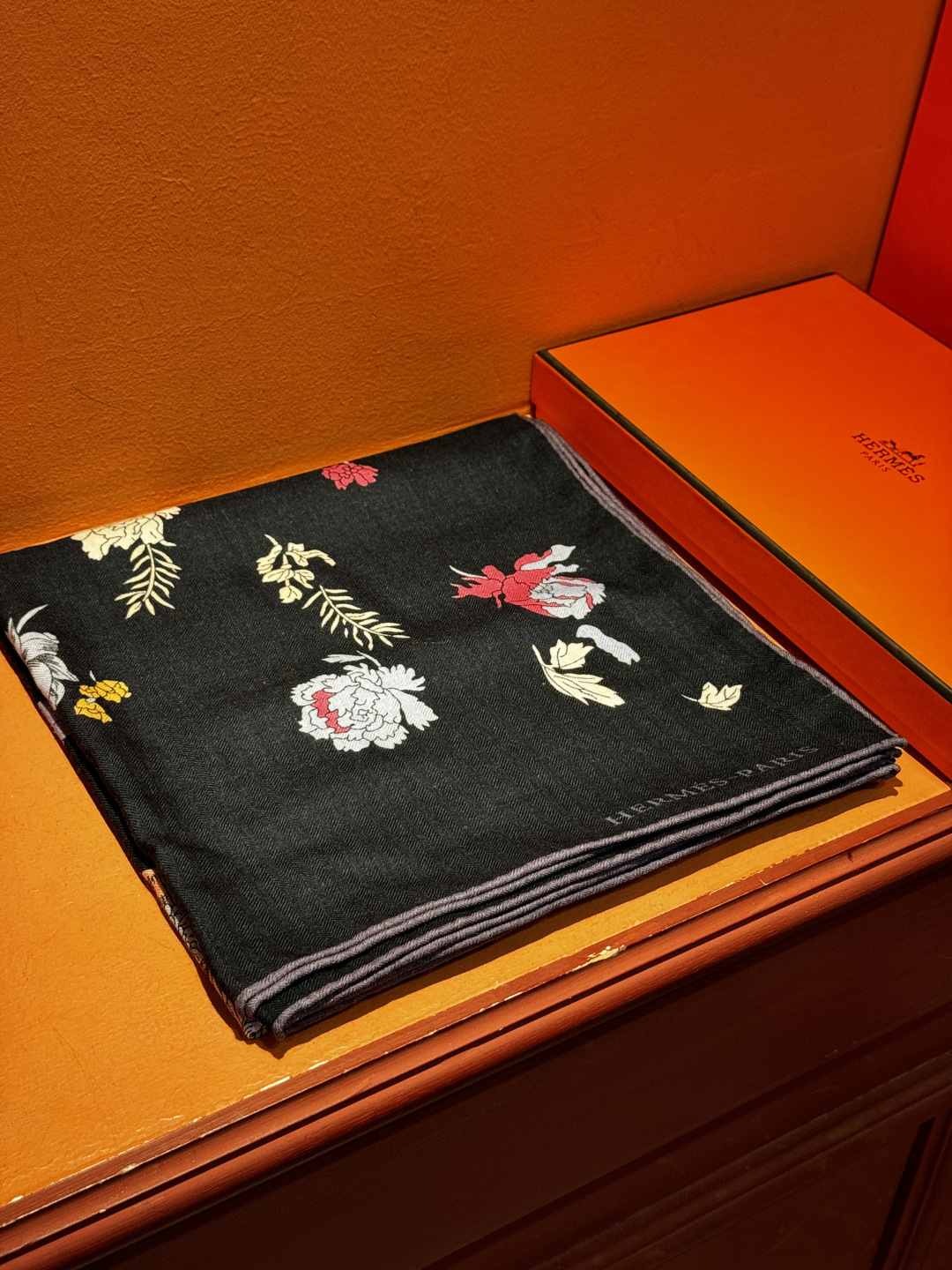 ❤ 双面同色【▪️卓尔不凡，高级有气场！！】非常抬人，带点故事的精彩！永远加分的hermes艺术单品！美