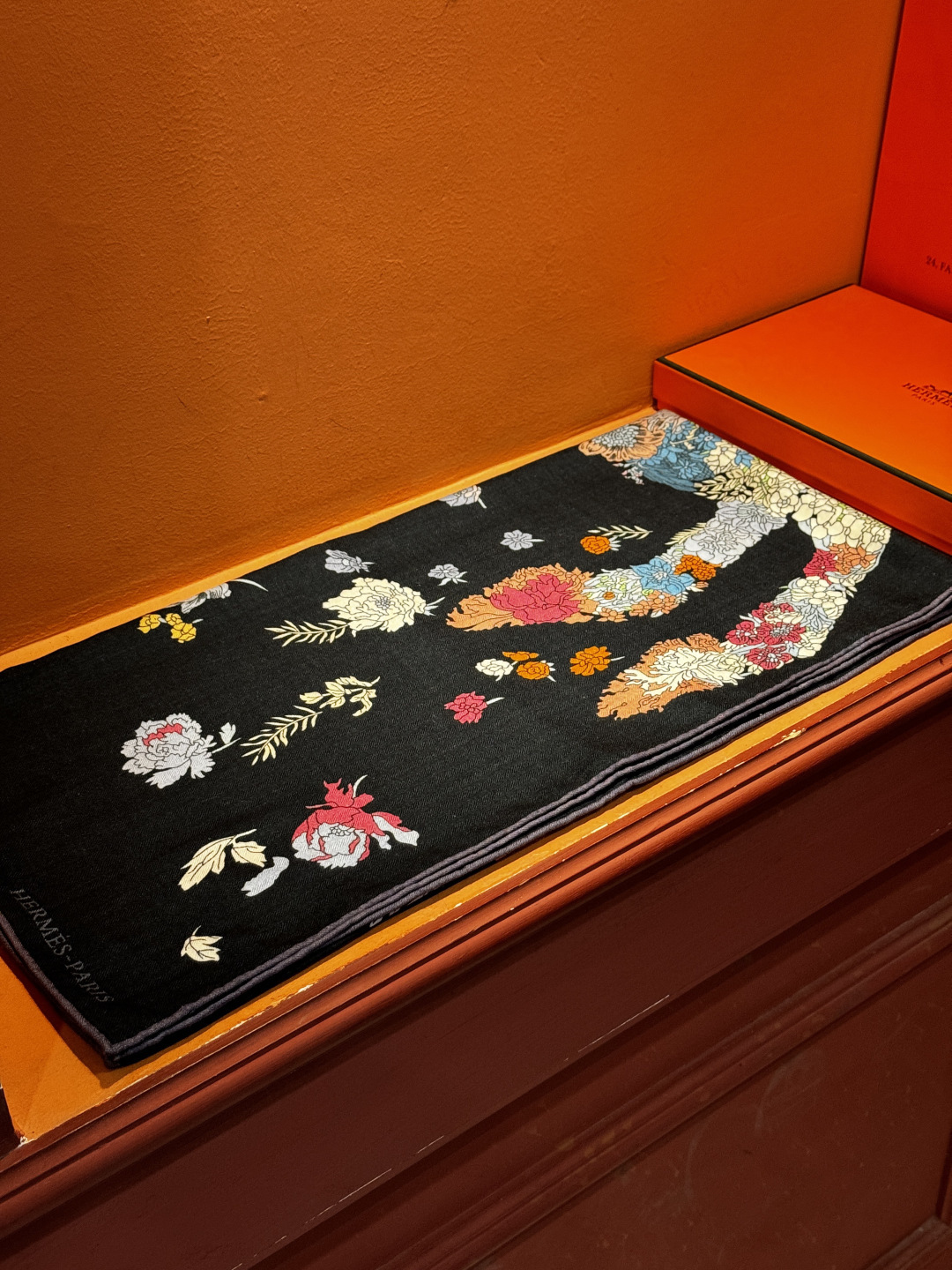 ❤ 双面同色【▪️卓尔不凡，高级有气场！！】非常抬人，带点故事的精彩！永远加分的hermes艺术单品！美