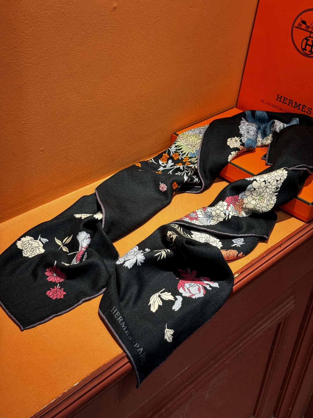 ❤ 双面同色【▪️卓尔不凡，高级有气场！！】非常抬人，带点故事的精彩！永远加分的hermes艺术单品！美