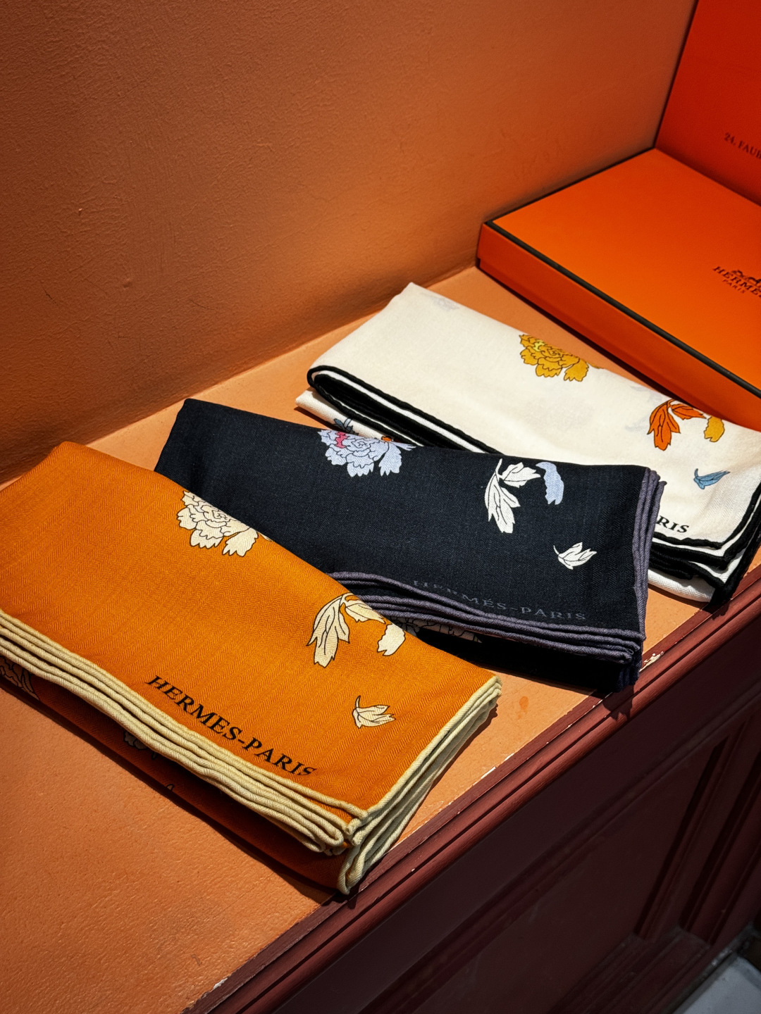 ❤ 双面同色【▪️卓尔不凡，高级有气场！！】非常抬人，带点故事的精彩！永远加分的hermes艺术单品！美