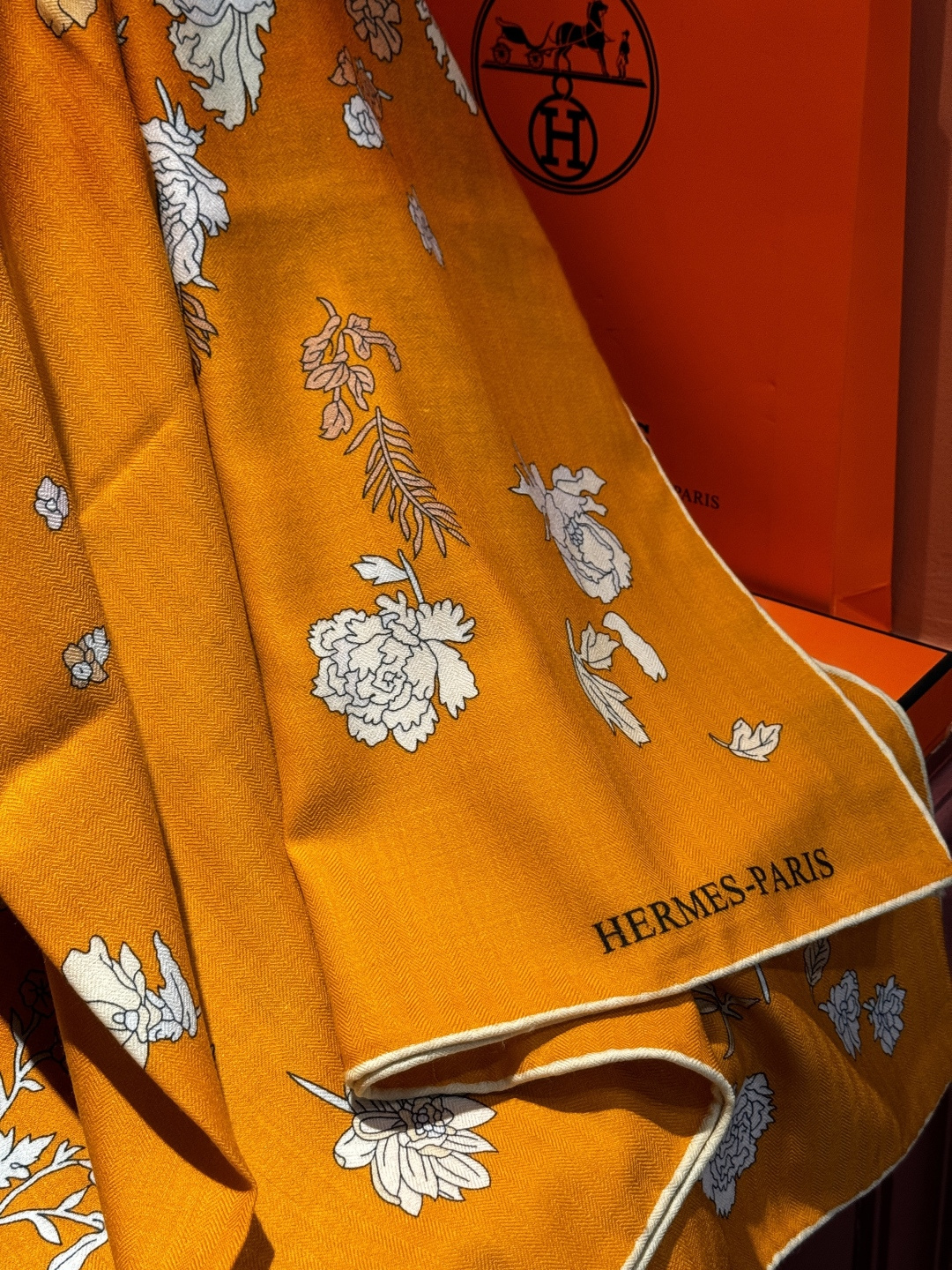 ❤ 双面同色【▪️卓尔不凡，高级有气场！！】非常抬人，带点故事的精彩！永远加分的hermes艺术单品！美