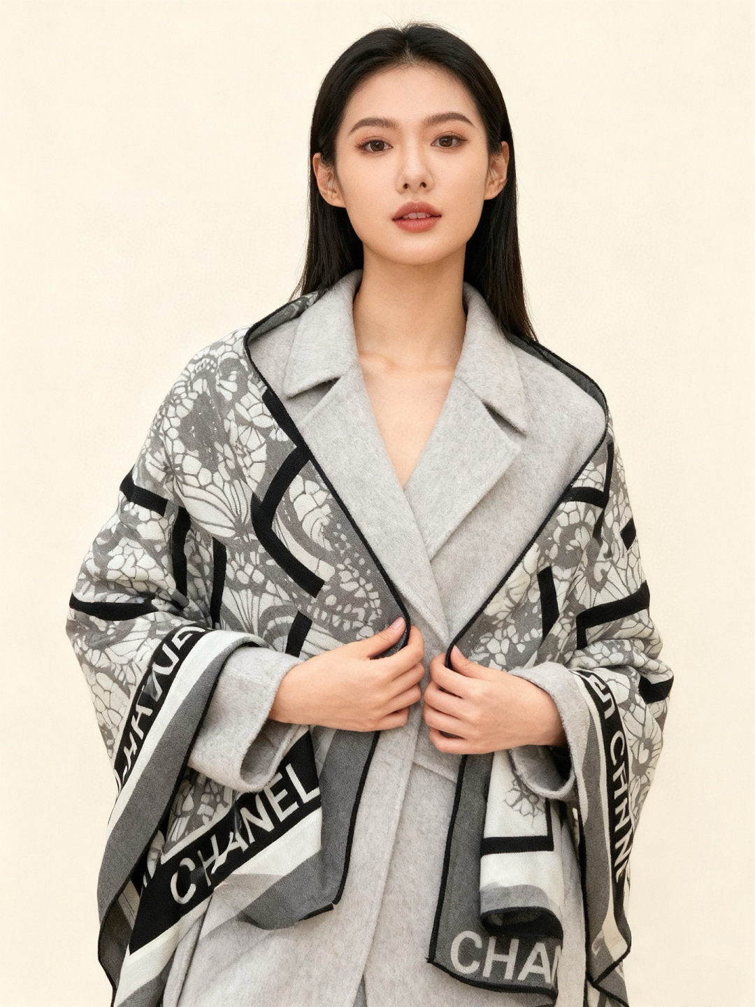 2025秋冬高级成衣系列～Chanel 【140双面同色丝绒披肩】此系列谱写一曲自由轻灵的赞歌本系列作品