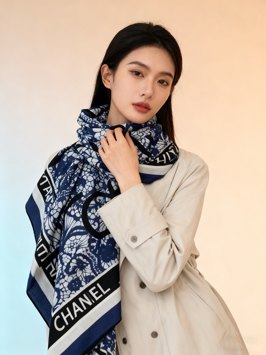 2025秋冬高级成衣系列～Chanel 【140双面同色丝绒披肩】此系列谱写一曲自由轻灵的赞歌本系列作品