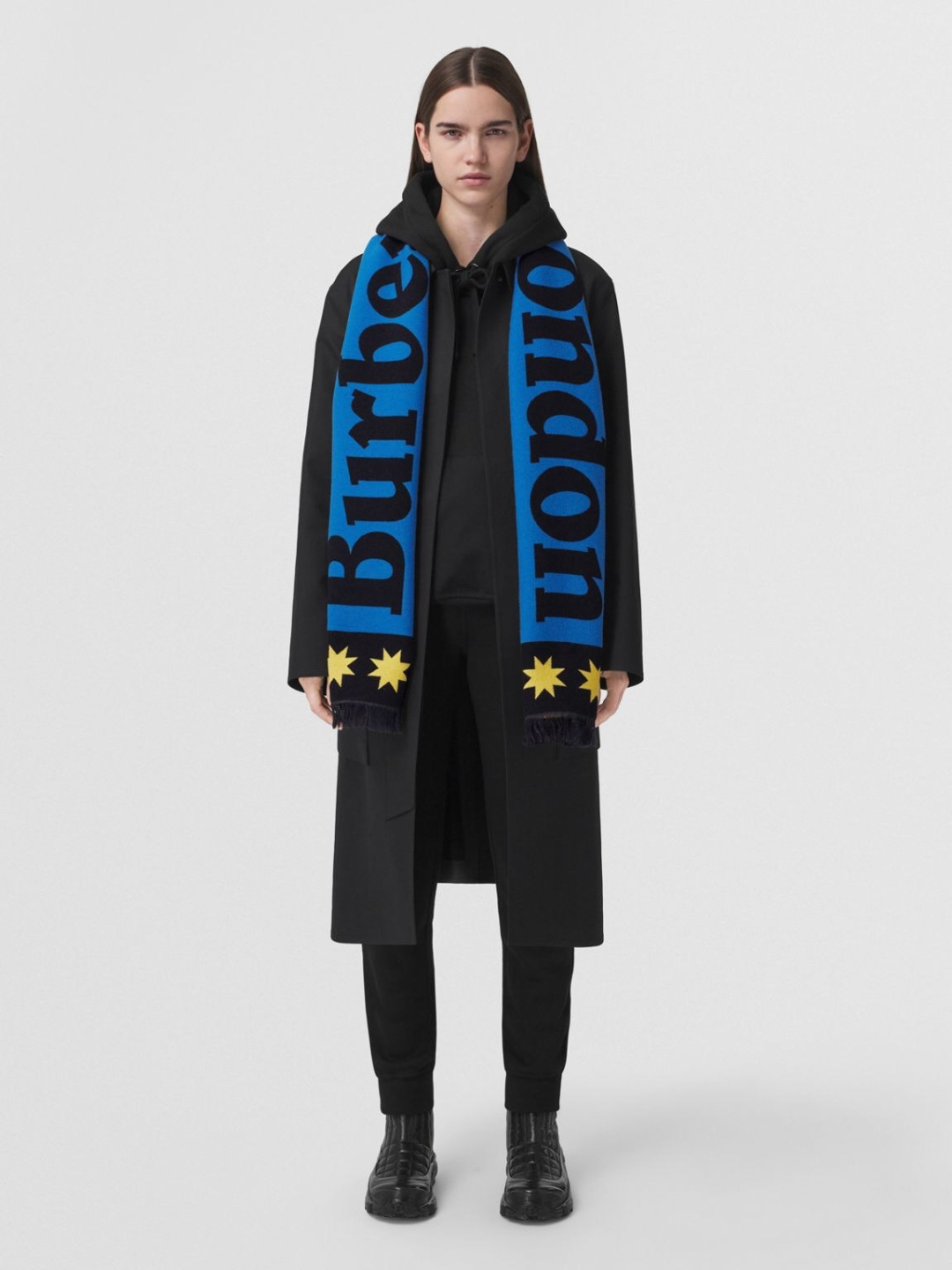 NO:642809,[Real Shots by the Cabinet Sister] Revealing why this product made its debut is the pinnacle!  Who can resist such a beautiful style!  Silky texture!  The most classic twill weaving process!  The drape feels particularly good!  Perfect new B home style!  high version scarf,high version scarf19860909【柜姐实拍】揭秘这款为何能出道既是巅峰！ 这么好看的风格谁能拒绝！丝毛质地！最经典的斜纹织造工艺！垂坠感特别好！妥妥的心新B家风格！高版本围巾,高版本围巾,scarf