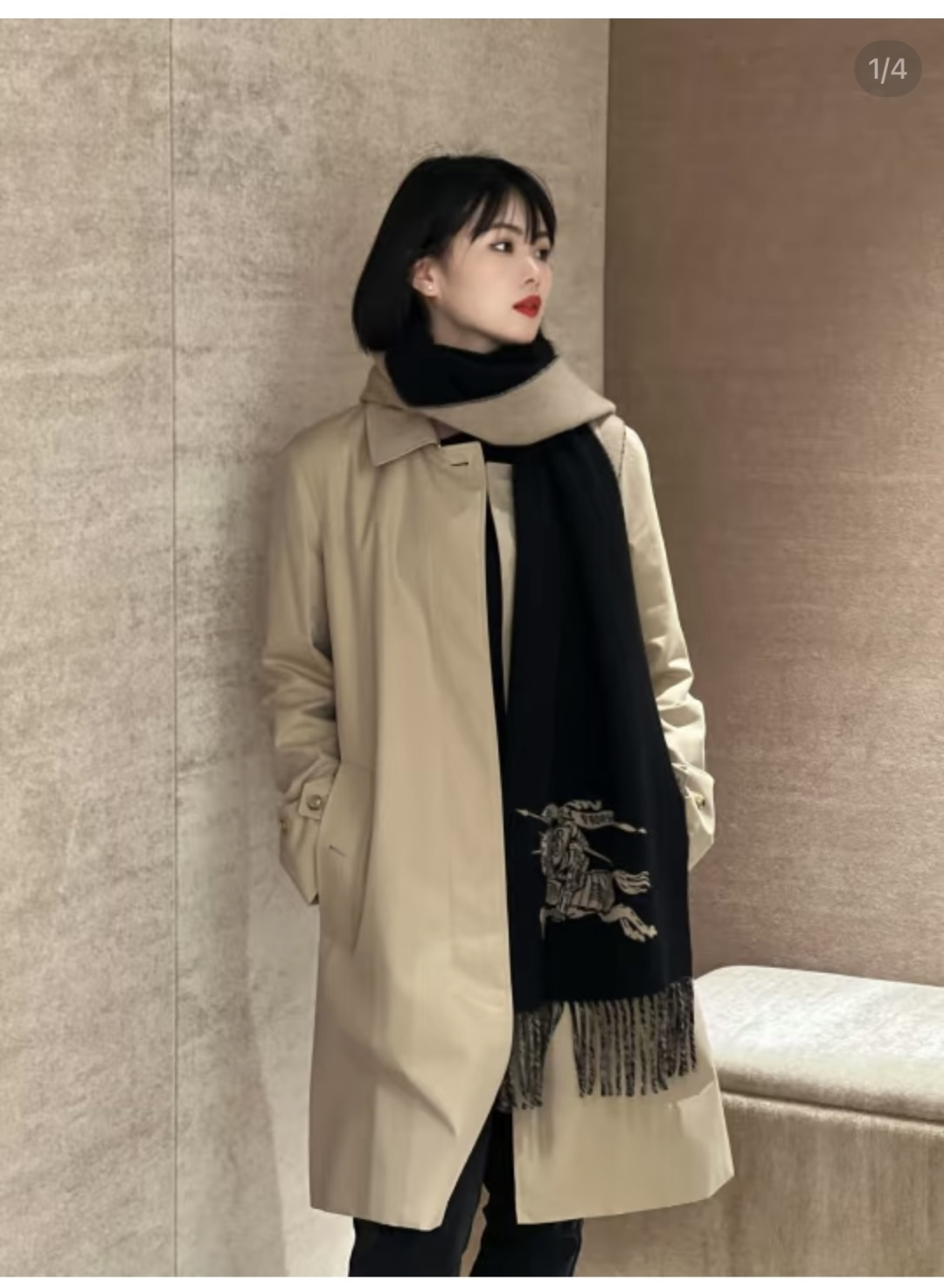 NO:642814,BURERRY (Burberry) new scarf is made of high-quality fabrics, soft and comfortable, and has excellent thermal performance. The classic design style shows the unique brand charm of Burberry. Whether it is paired with a coat or a sweater, it can keep you elegant and fashionable in the cold wind. Come and choose a new Burberry scarf to add a bright color to your winter look! Cashmere, size: 45x210cm high version scarf, high version scarf, burberry, sweaters19860909BURERRY(博柏利)新款围巾,采用高品质面料,柔软舒适,保暖性能卓越.经典的设计风格,展现出博柏利独特的品牌魅力.无论是搭配大衣还是毛衣,都能让你在寒风中保持优雅与时尚.快来选择一条博柏利新款围巾,为你的冬日造型增添一抹亮丽的色彩!羊绒,尺寸:45x210cm高版本围巾,高版本围巾,burberry,sweaters,scarf