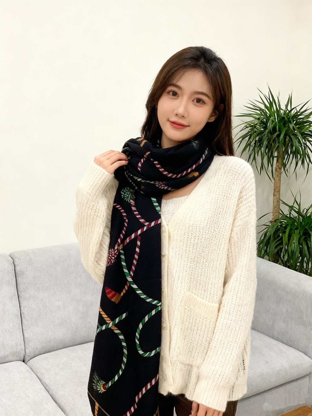 NO:642766,Everyone who bought the new cashmere style said it looks good. I recommend the Hermès double-sided same-color cashmere square scarf [double-sided same color 140]. The top-notch craftsmanship is a great value. The Hermès counter hit three-dimensionally presents the pattern and texture. The real thing is of extremely high grade. Special craftsmanship. High-end research and development. Stunning. The special cutting-edge craftsmanship is loved by Bai Fumei. Whether it is quality, style or price, it makes them scream for big brand control. Super high cost performance.  Definitely worth buying, size 140cm*140cm, 70 cashmere silk high version scarf, high version scarf, hermes, real silk19860909羊绒新款买了都说好看推荐爱马仕双面同色羊绒方巾【双面同色140】,顶级工艺超值爱马仕专柜爆款立体呈现图案纹路实物档次极高特殊工艺高端研发惊艳问世特殊尖端工艺处理受到白富美的喜欢 无论是品质 款式 价格都令大牌控的她们尖叫 超高性价比 绝对值得入手尺寸140cm*140cm,70羊绒真丝高版本围巾,高版本围巾,hermes,real silk,scarf