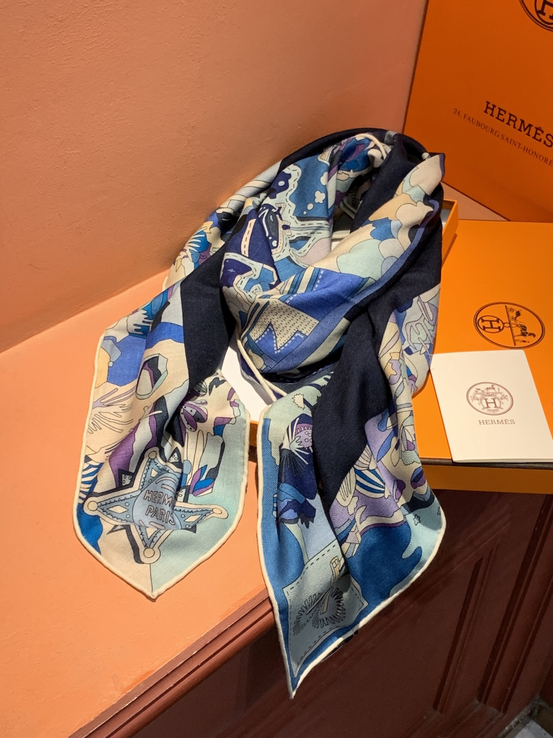 羊绒新款🆕👏👏买了都说好看‼️推荐💕爱马仕双面同色羊绒方巾【双面同色140】，顶级工艺超值‼️爱马仕专柜