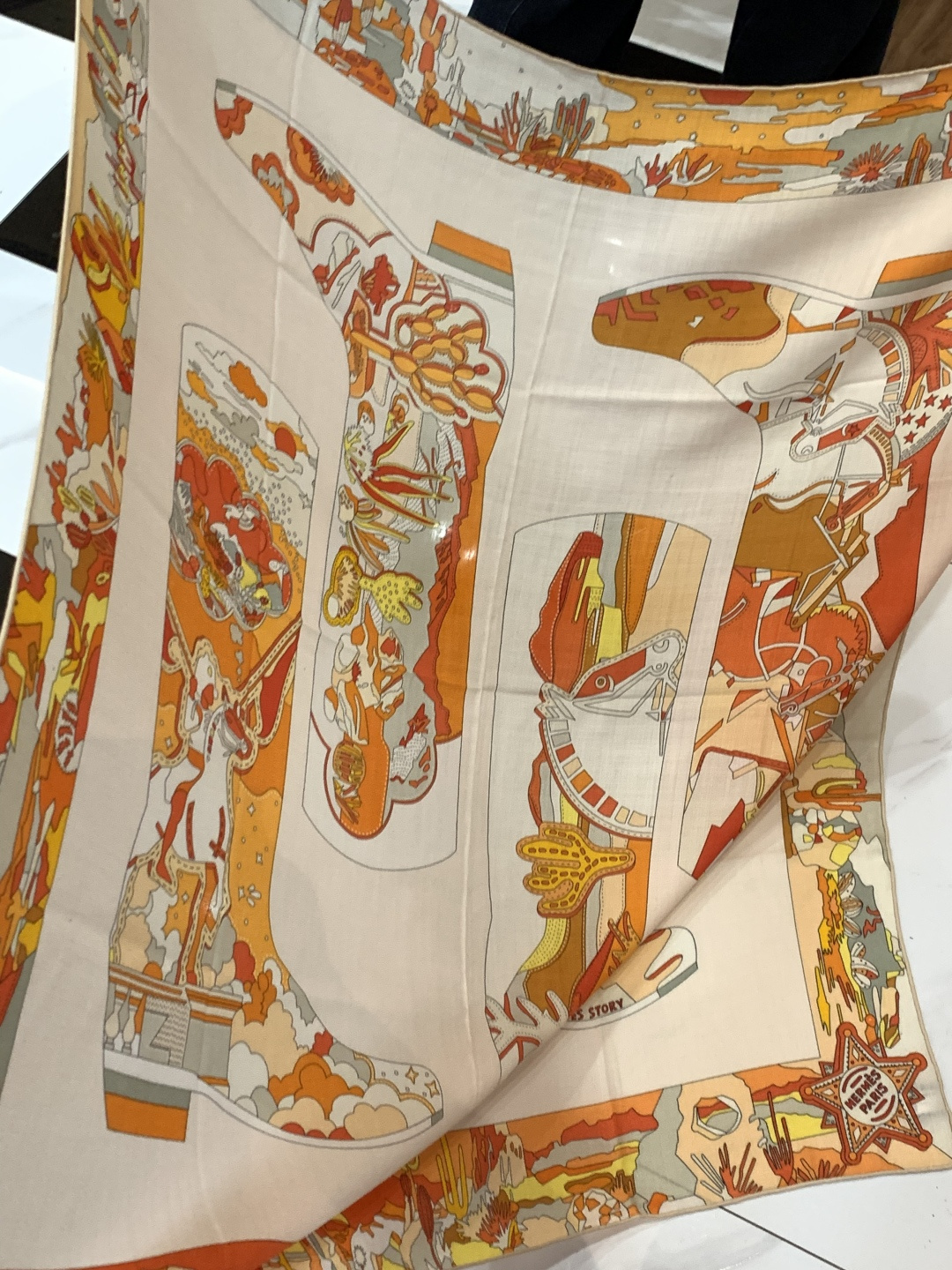 羊绒新款🆕👏👏买了都说好看‼️推荐💕爱马仕双面同色羊绒方巾【双面同色140】，顶级工艺超值‼️爱马仕专柜