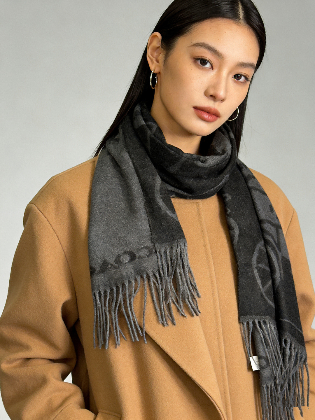 蔻驰 2025年新款到！Coach爆款！披肩也太好看了吧！不仅有颜值还有品质，手感超级软糯和舒服，尺寸1