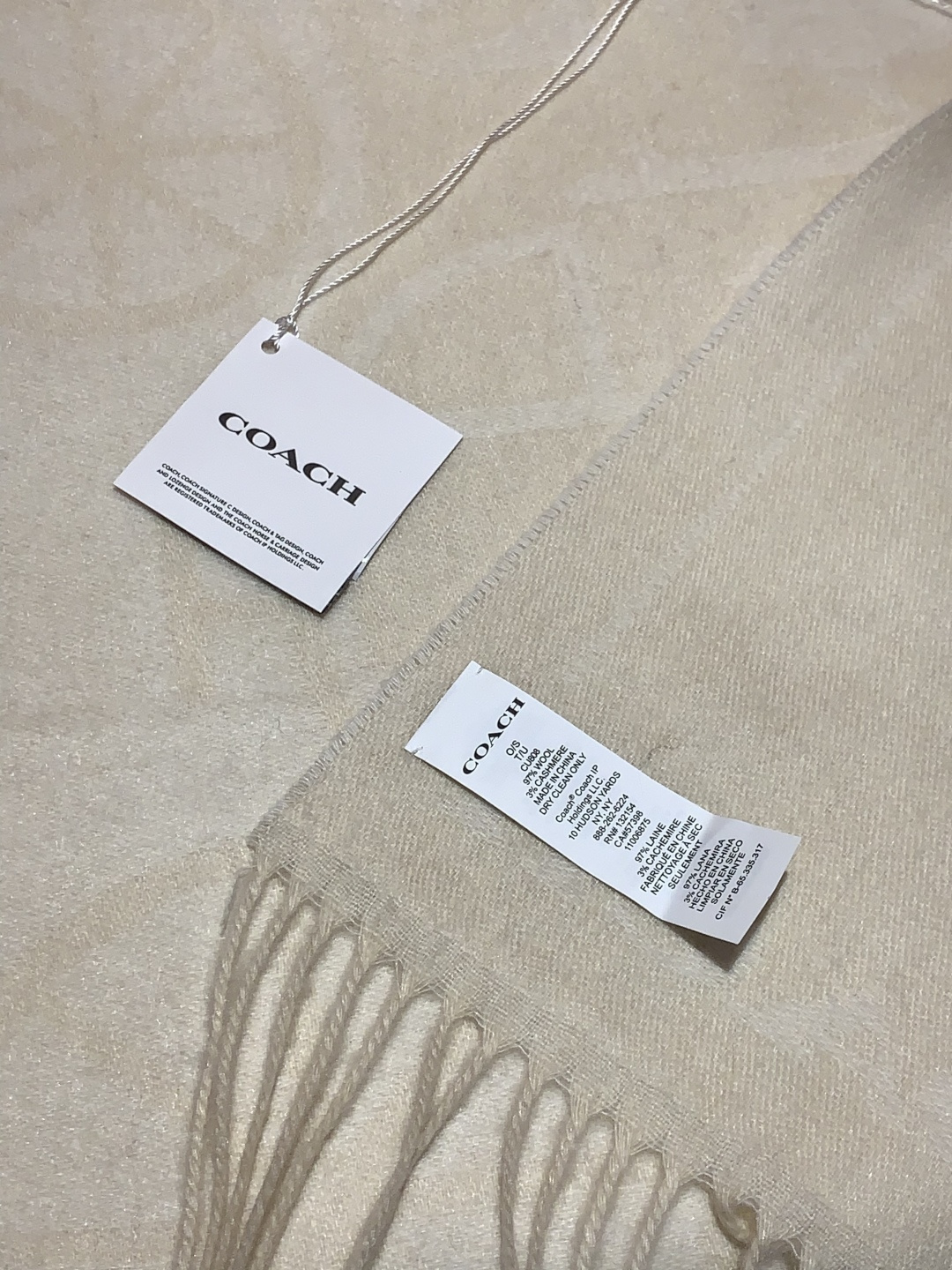 蔻驰 2025年新款到！Coach爆款！披肩也太好看了吧！不仅有颜值还有品质，手感超级软糯和舒服，尺寸1