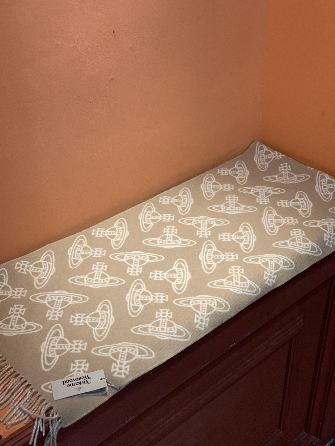 时髦女孩必备，土星🪐，西太后单品！羊羔毛围巾披肩两用！尺寸：40cm*180cm