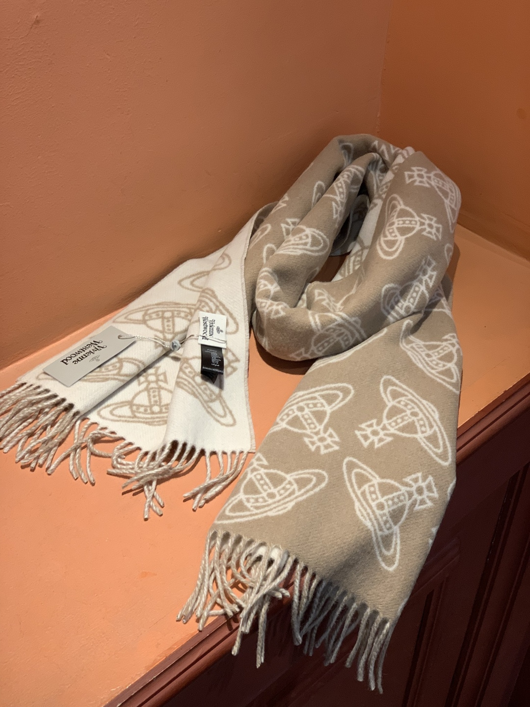 时髦女孩必备，土星🪐，西太后单品！羊羔毛围巾披肩两用！尺寸：40cm*180cm