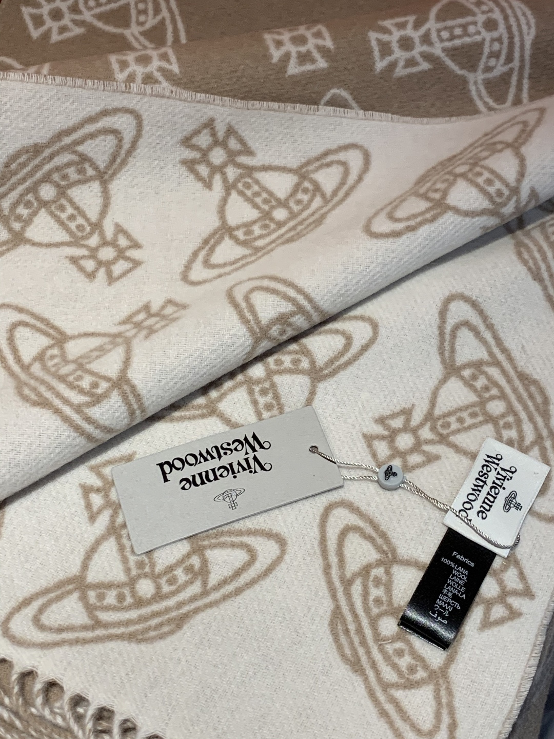 时髦女孩必备，土星🪐，西太后单品！羊羔毛围巾披肩两用！尺寸：40cm*180cm