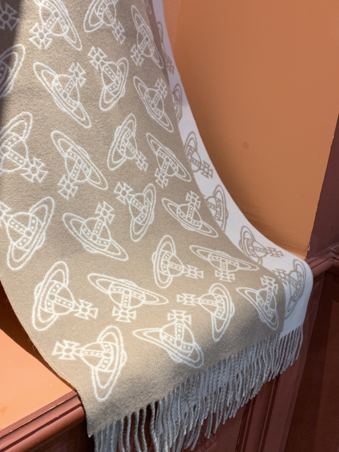 时髦女孩必备，土星🪐，西太后单品！羊羔毛围巾披肩两用！尺寸：40cm*180cm