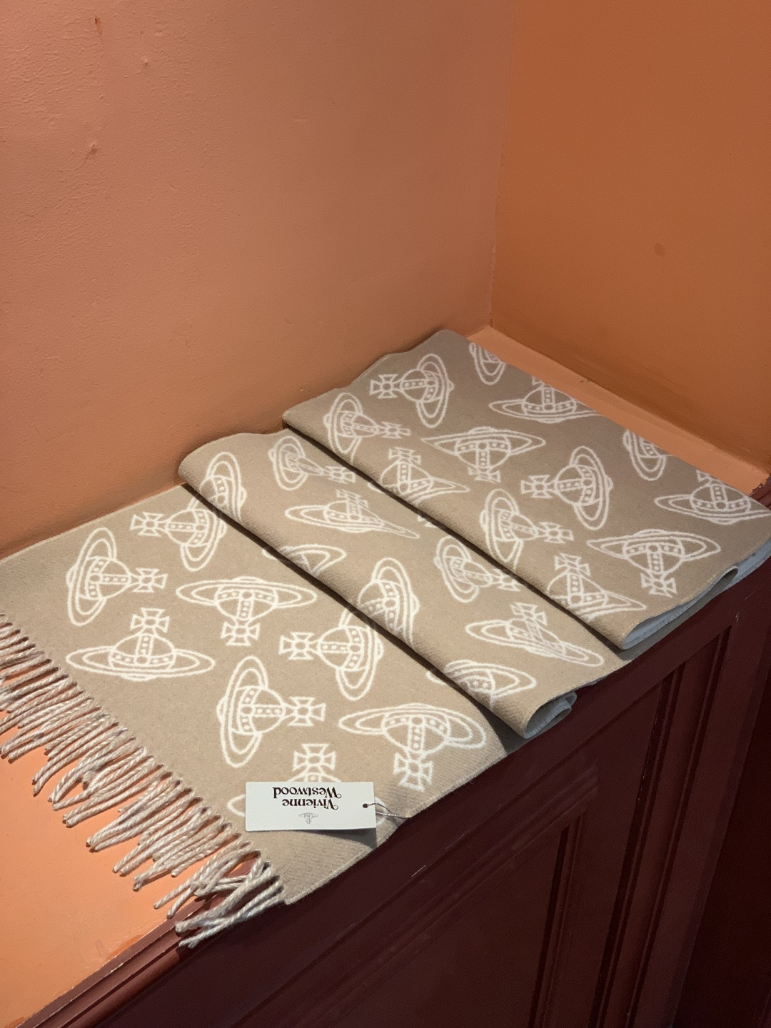 时髦女孩必备，土星🪐，西太后单品！羊羔毛围巾披肩两用！尺寸：40cm*180cm