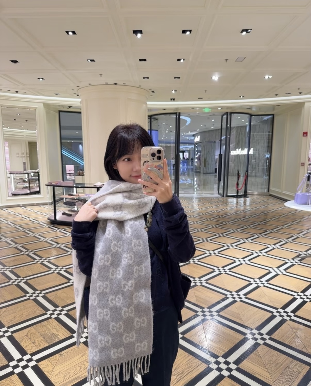 原单对版质量💝Gucci渐变色围巾🧣＂2026早春系列女士软配饰焕新诠释品牌标志性图案。这款围巾以羊驼毛