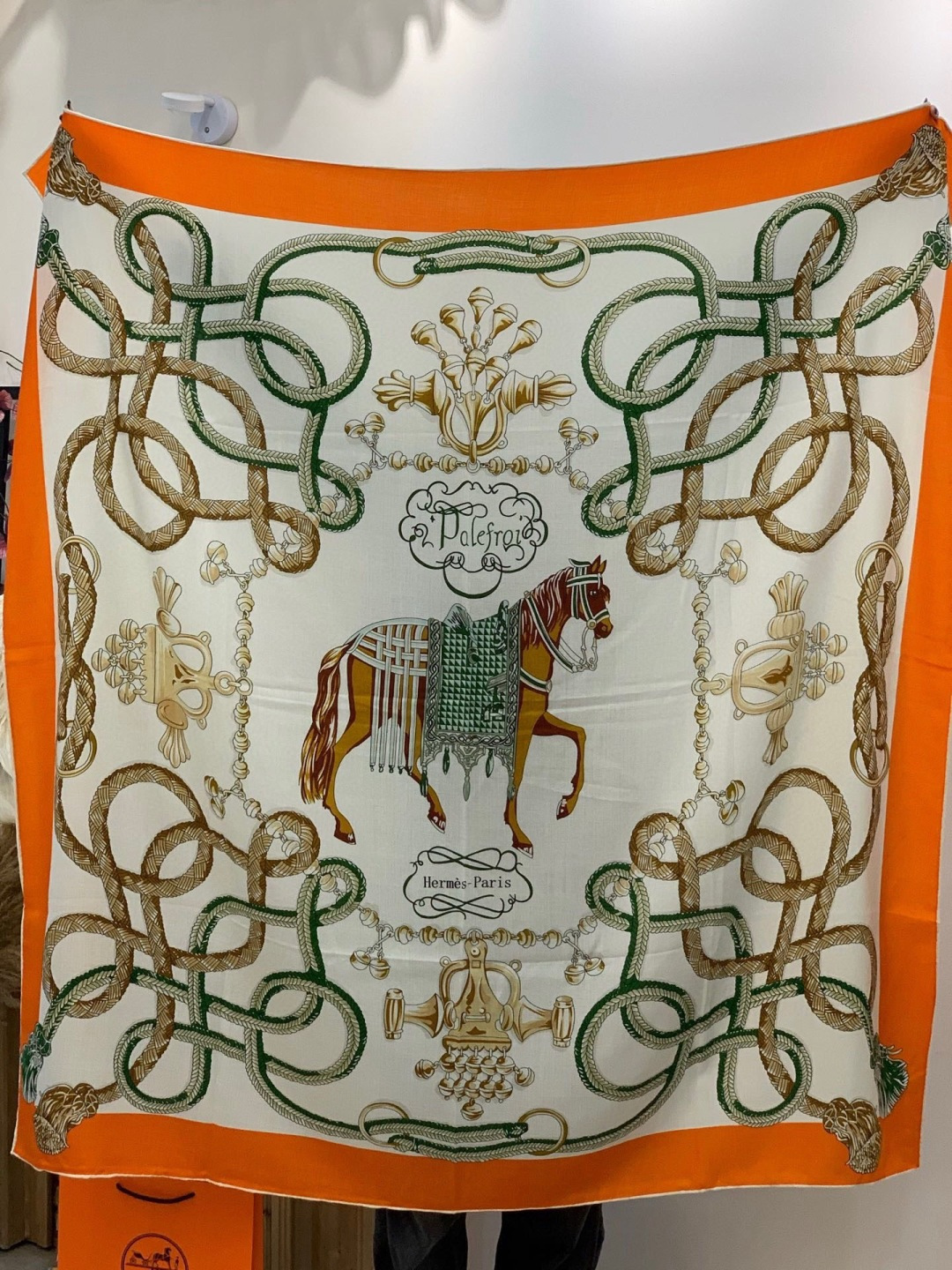 💟2025年秋冬上新💞【双面同色丝绒方巾】手工卷边山羊绒和真丝混纺披肩（70%山羊绒，30%桑蚕丝）这款