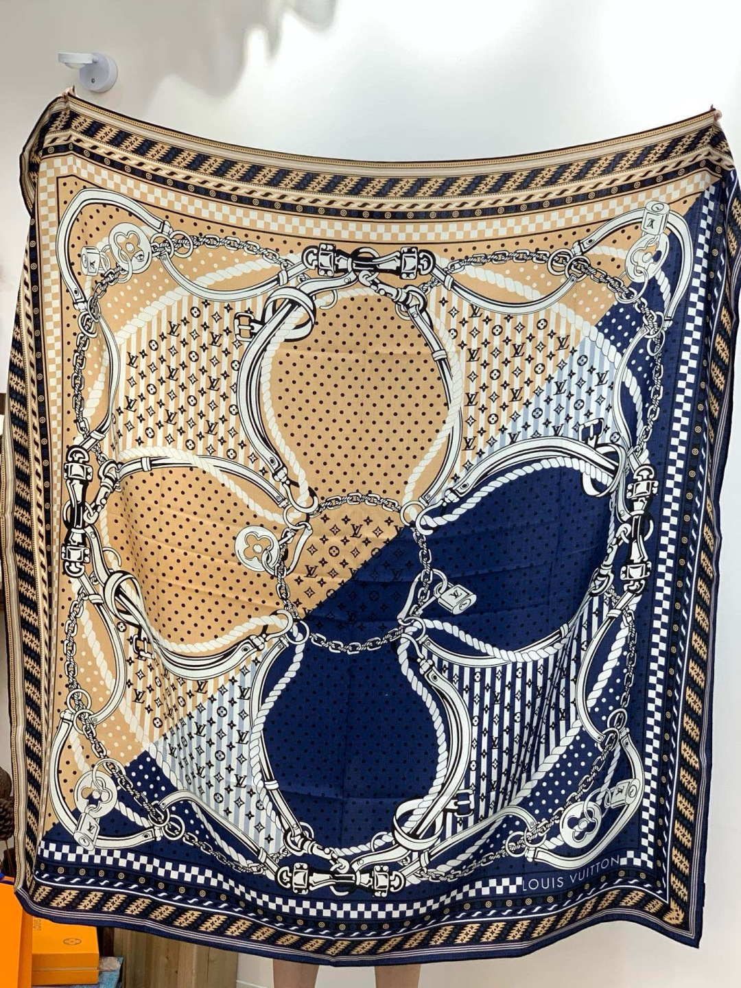 LV x TM 140披肩【140顶级丝绒双面同色披肩】本款LVxTMMonogram Multicol