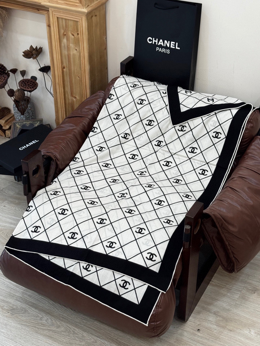 【升级双面同色 加密面料】 上新❤️ 140*140台版印花 黑白二色 高级都市新贵！山茶花的再一次邂逅