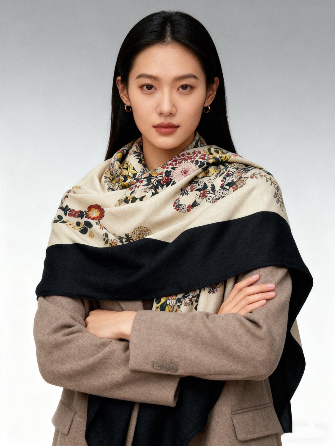 “华丽的缰辔花卉版”140丝绒方巾【140顶级丝绒双面同色披肩】手工卷边丝绒方巾（30%真丝70%羊绒）